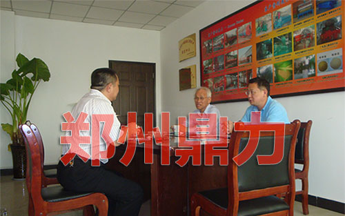 四川客商考察餐廚垃圾處理設(shè)備
